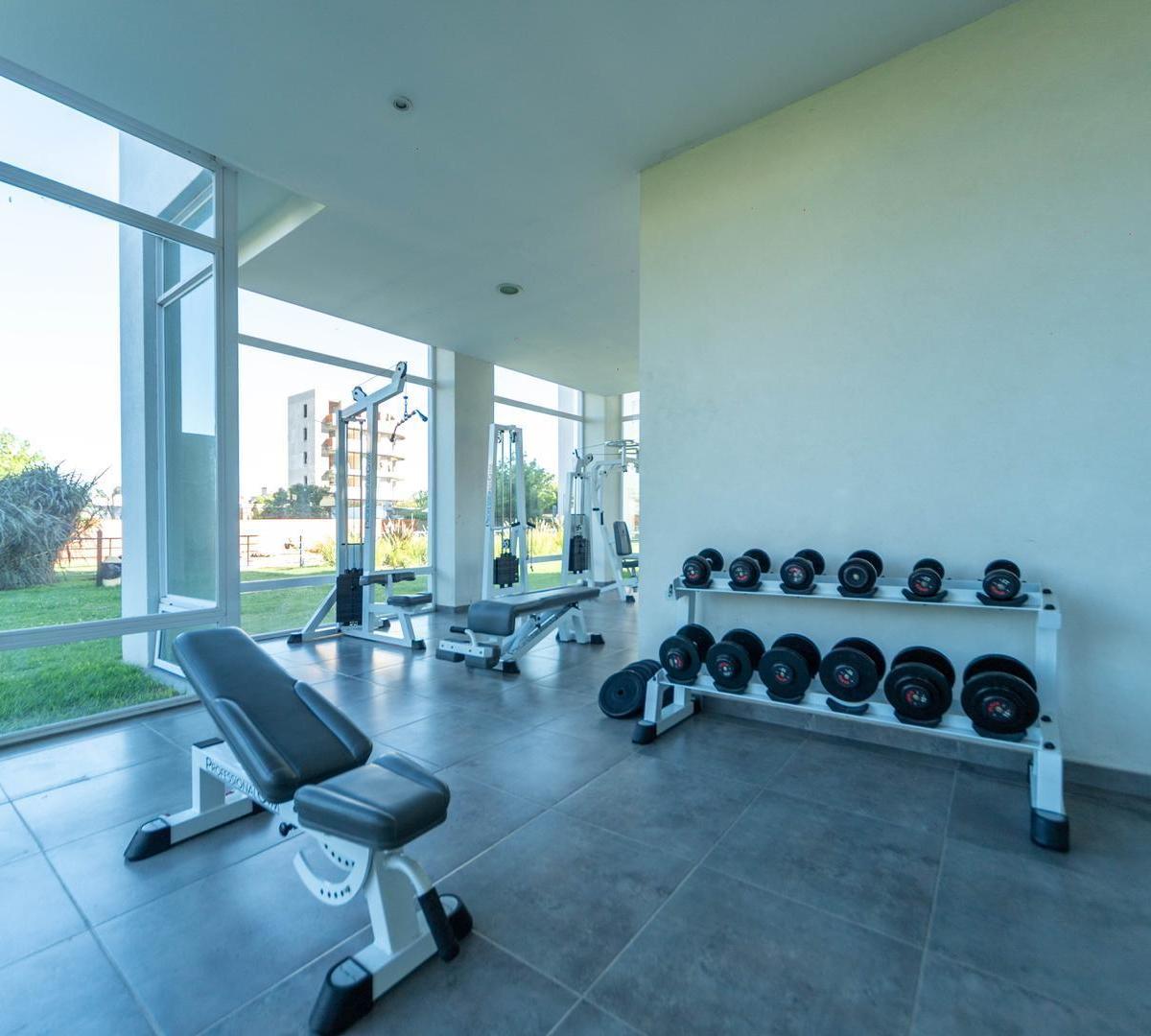 Departamento de 2 Ambientes y 2 Cocheras en Torres Moreno I 5