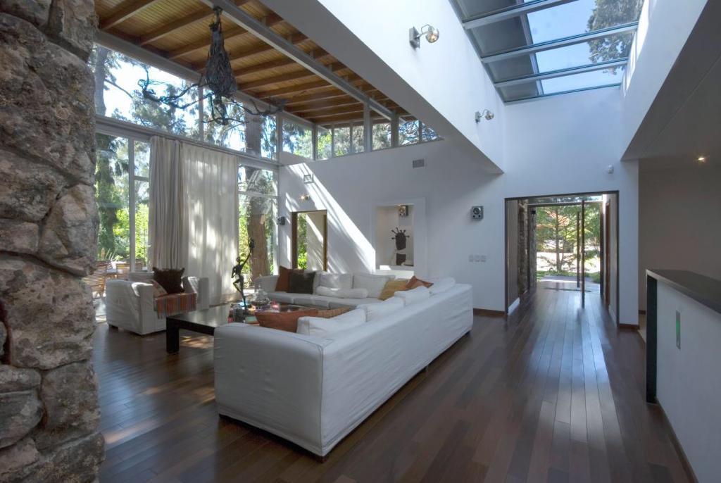 Casa de Estilo Único en El Casco de Moreno 5