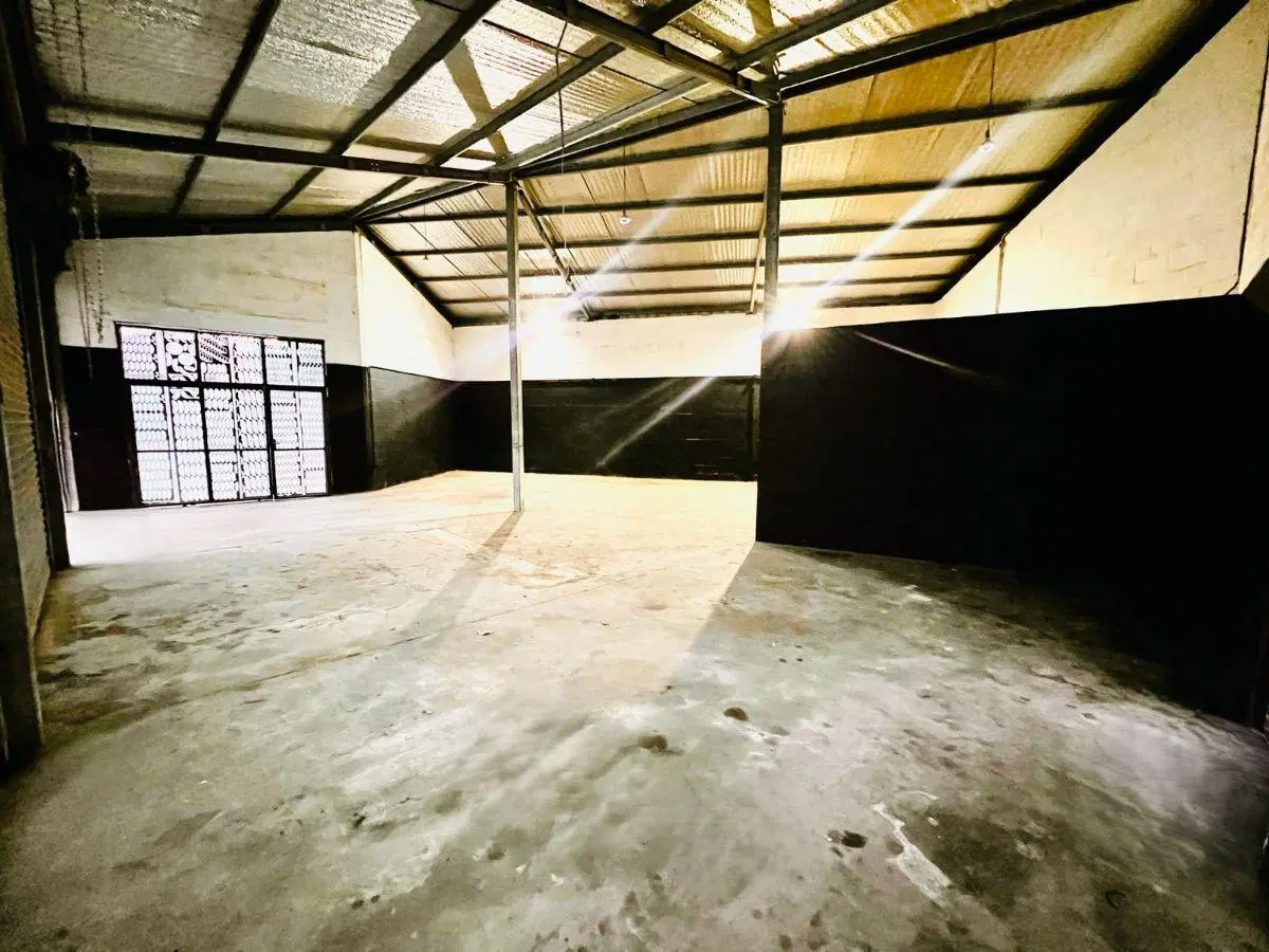 ALQUILER GALPÓN COMERCIAL SOBRE RUTA 25 - PILAR 4