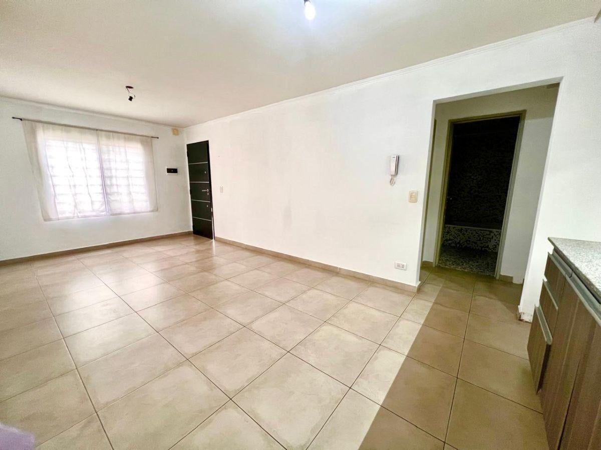 Foto de HERMOSO DEPARTAMENTO 2 AMBIENTES CON COCHERA, imagen 4