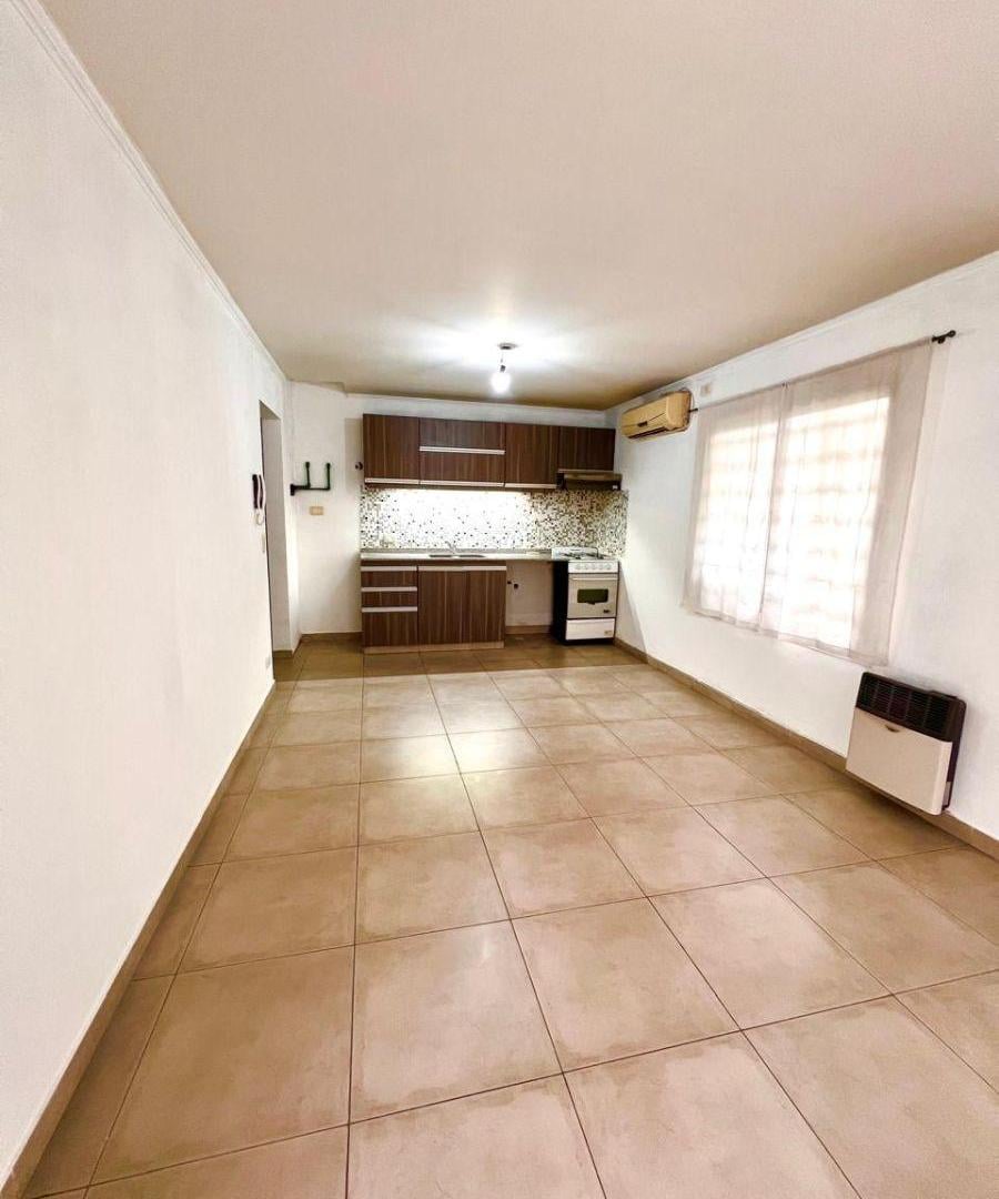 Foto de HERMOSO DEPARTAMENTO 2 AMBIENTES CON COCHERA, imagen 2