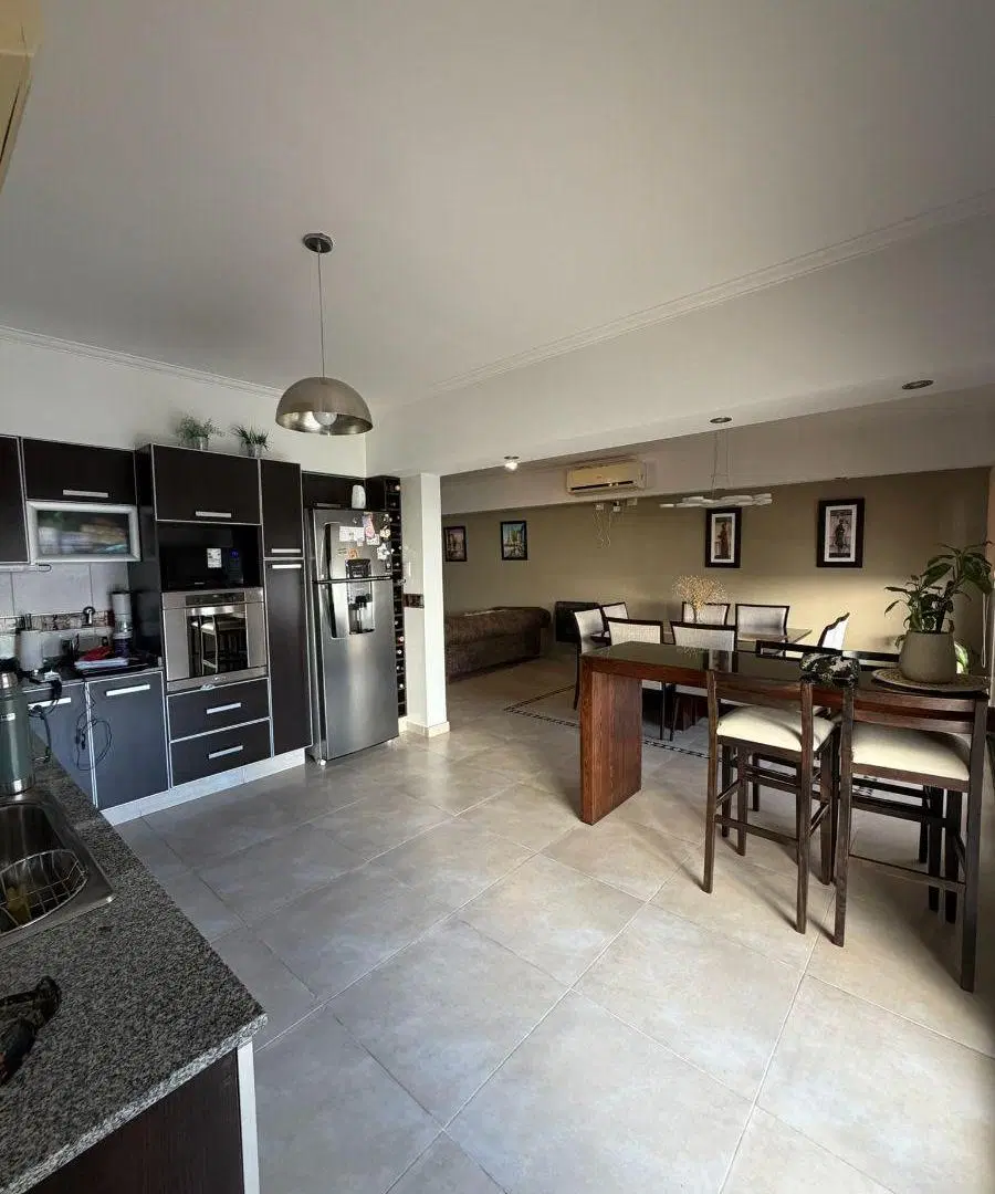 Casa con 300 m² y 4 dormitorios en venta en Guadalupe 3