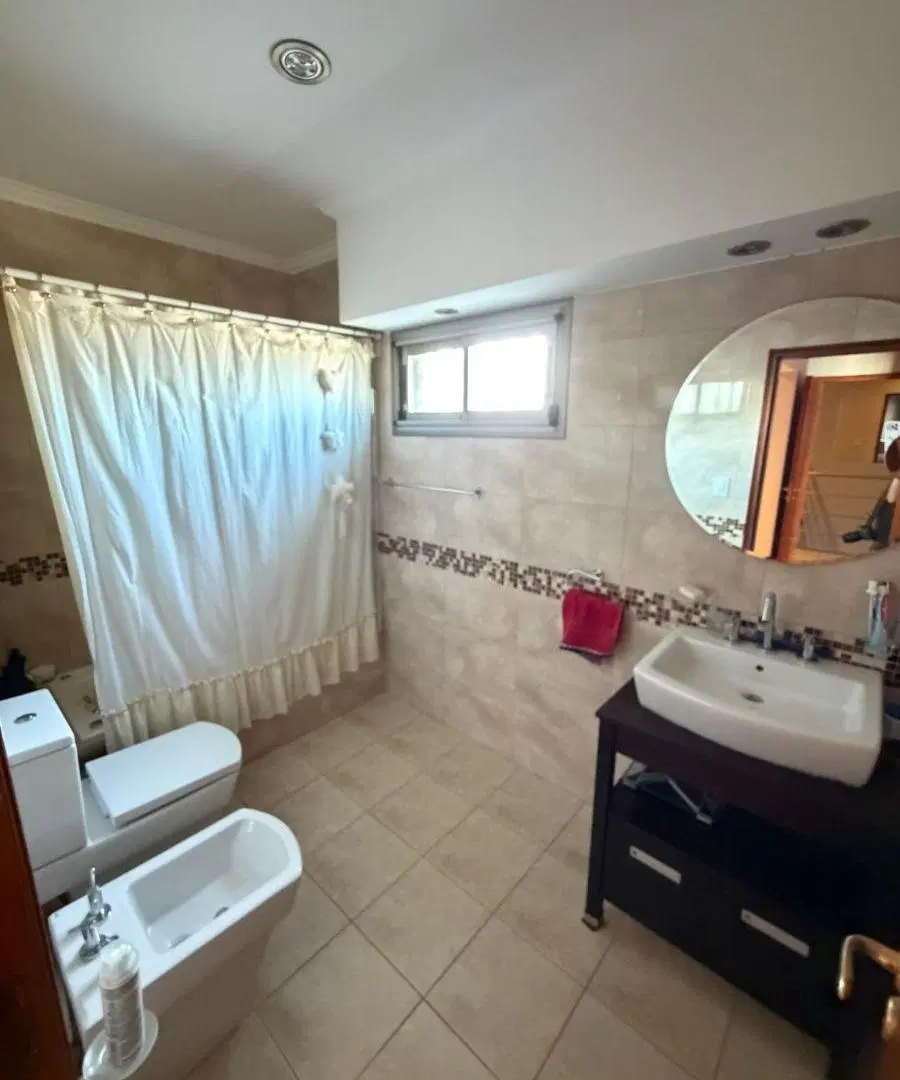 Casa con 300 m² y 4 dormitorios en venta en Guadalupe 4