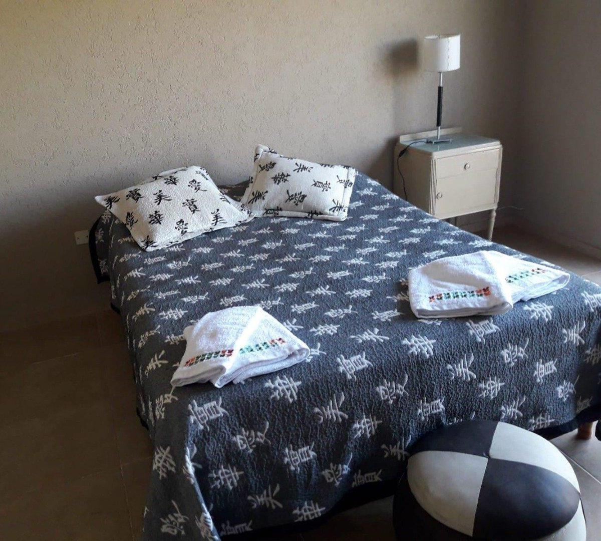 Foto de ALQUILER-CASA-4 AMBIENTES CON ARROYO PRIVADO EN LOBOS- SIN EXPENSAS!!!!, imagen 3