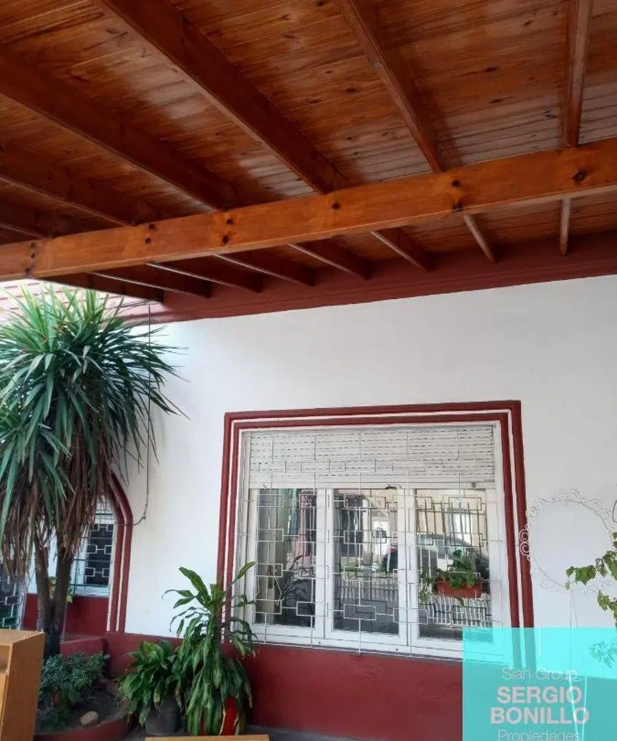 Casa en alquiler de 2 dormitorios c/ cochera en Lomas del Mirador 3