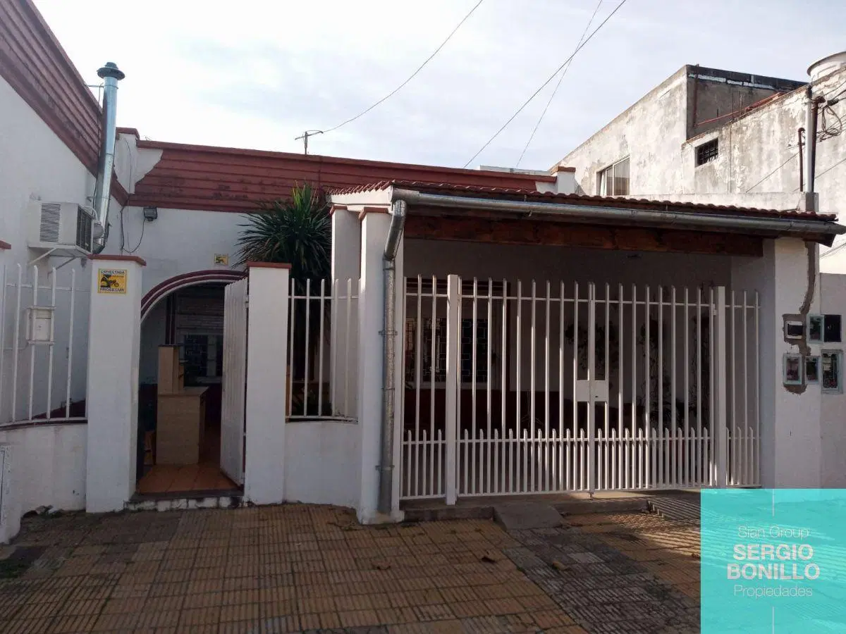 Casa en alquiler de 2 dormitorios c/ cochera en Lomas del Mirador 2