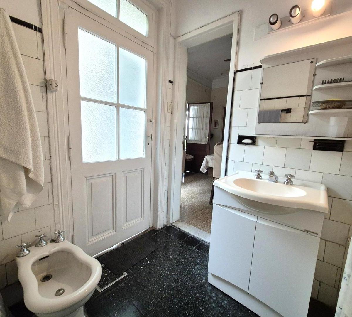 Casa en Venta Sobre Lote Propio. Dos Propiedades en Block 2