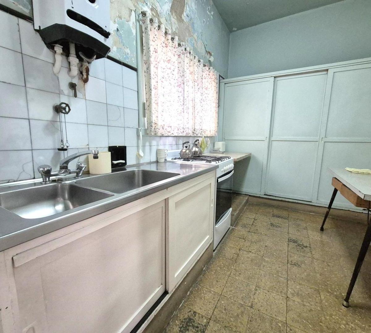 Casa en Venta Sobre Lote Propio. Dos Propiedades en Block 5
