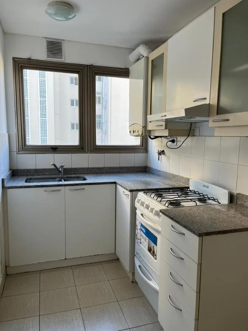 2 AMBIENTES IMPECABLE en TORRES SOLARES de AV. MONTES DE OCA 5