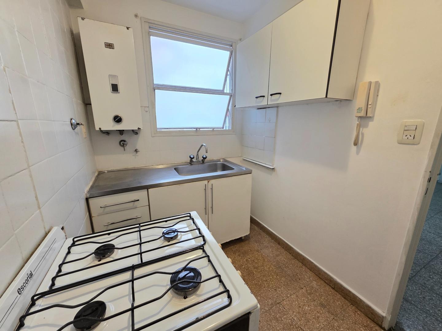 Foto de 2 AMBIENTES, LATERAL, MUY BIEN UBICADO, imagen 2