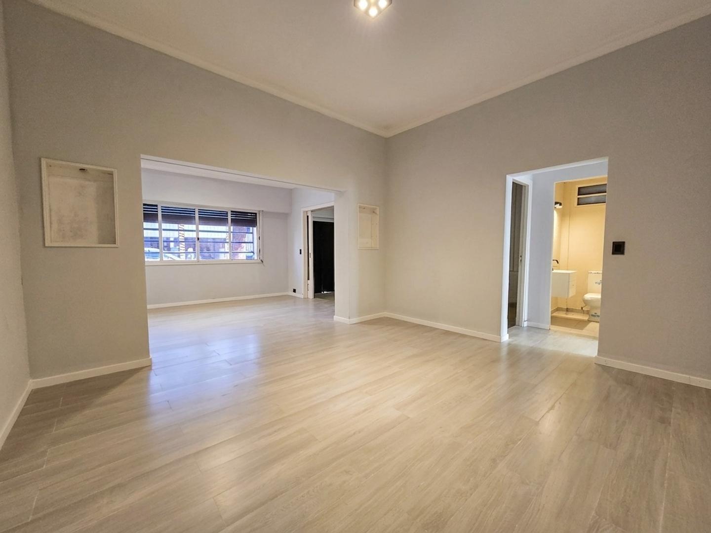 Foto de Tipo Casa en Alquiler de 4 Ambientes con Cochera y Terraza., imagen 4