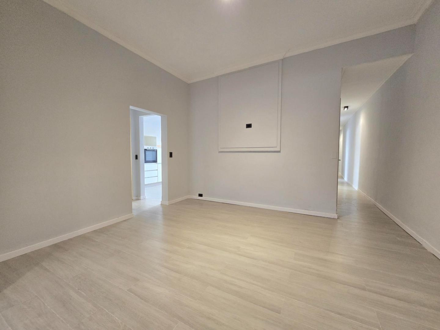 Foto de Tipo Casa en Alquiler de 4 Ambientes con Cochera y Terraza., imagen 5