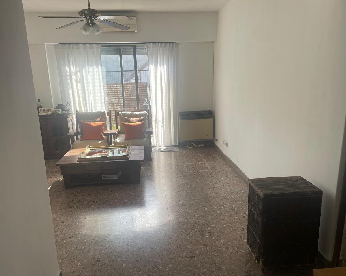 Departamento de 3 Ambientes Al Frente con Balcon Super Luminoso. 2