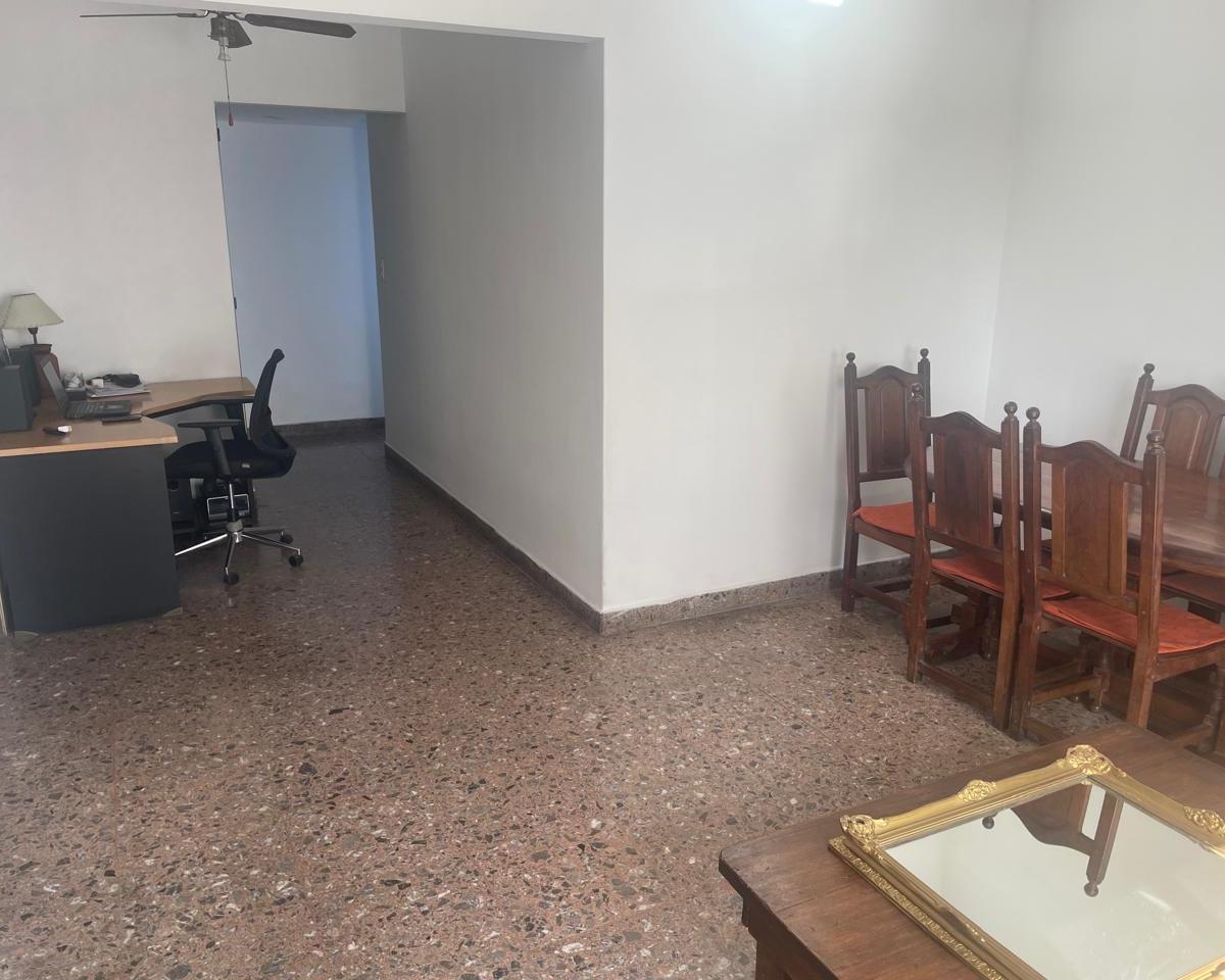 Departamento de 3 Ambientes Al Frente con Balcon Super Luminoso. 1