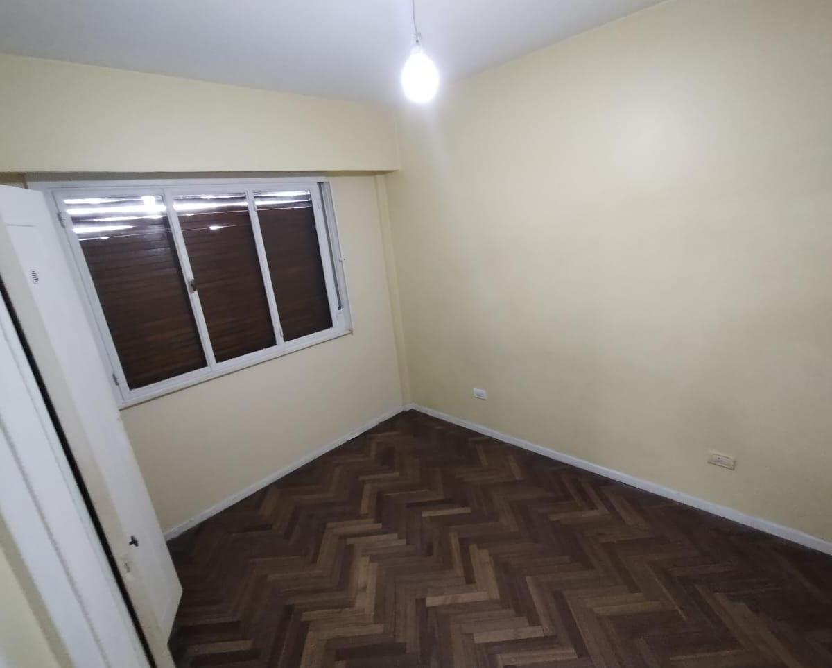 Departamento 4 Ambientes Contrafrente con Balcon Corrido. 3