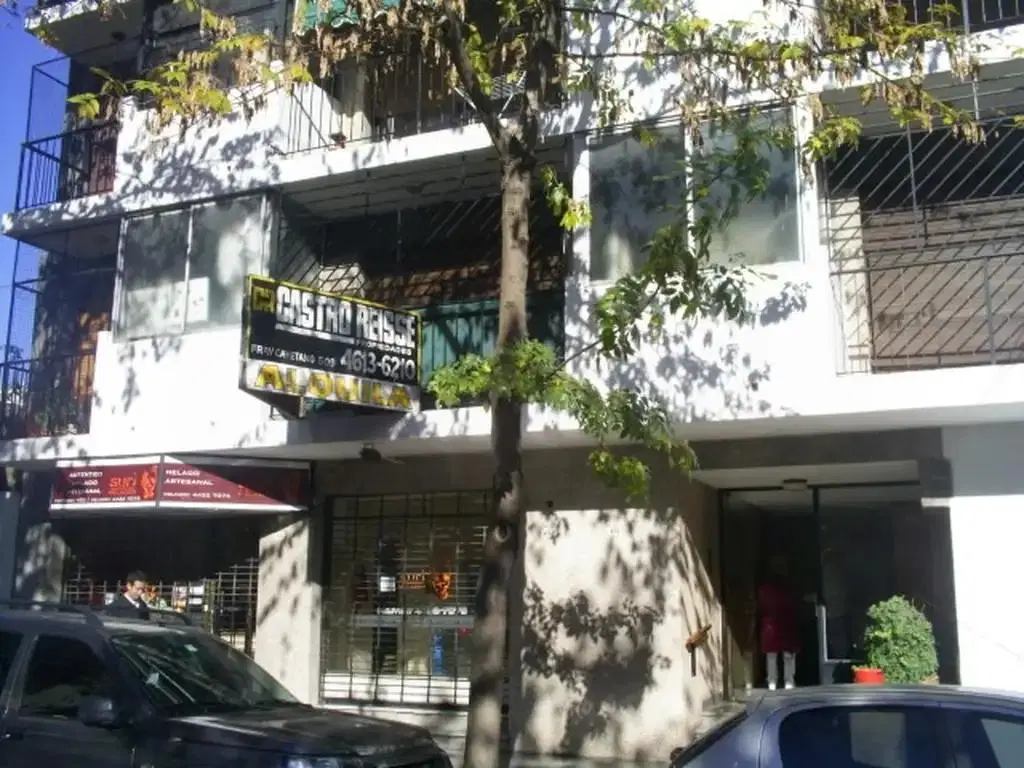 Departamento de 2 ambientes al frente con 2 balcones. 4