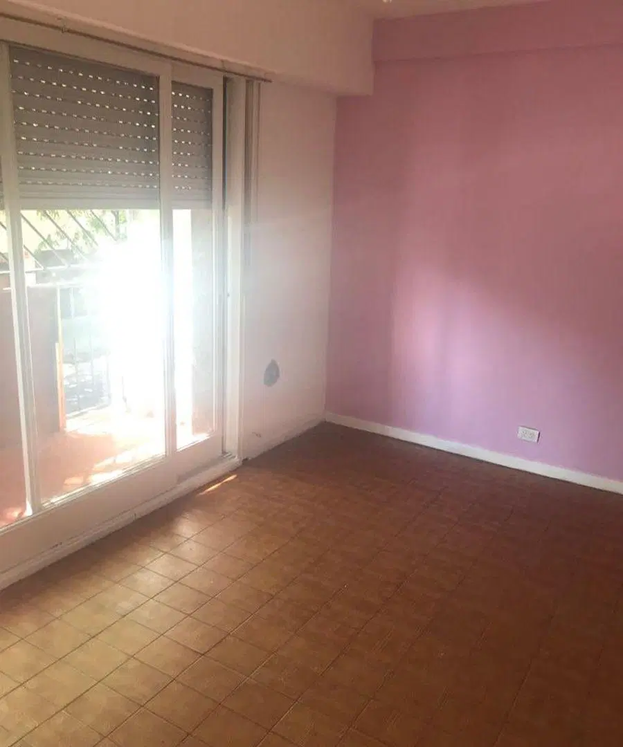 Departamento de 2 ambientes al frente con 2 balcones. 2