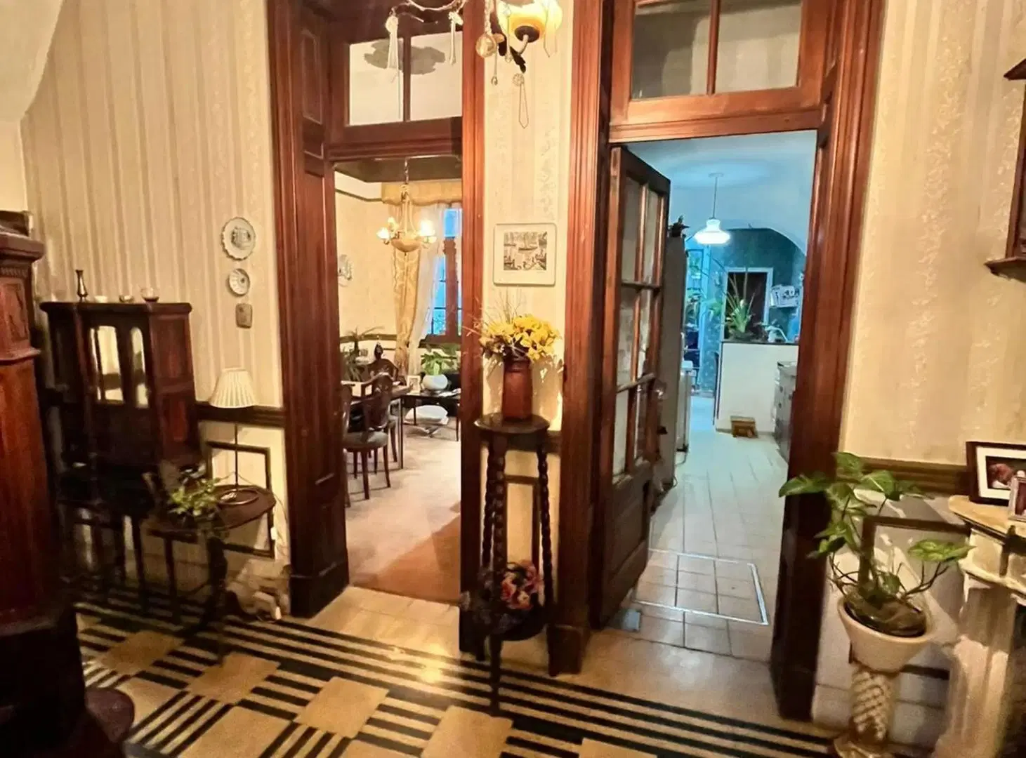 Imponente Casa en Lote Propio con Terraza y Quincho. 3