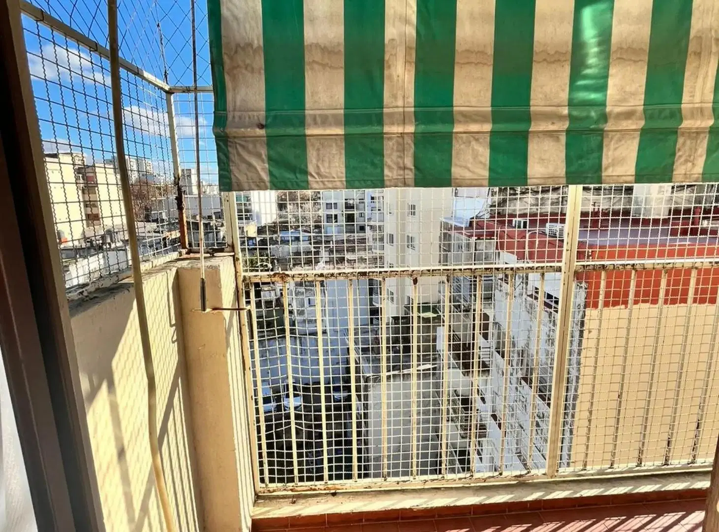 Departamento 3 ambientes contrafrente con balcon. 3