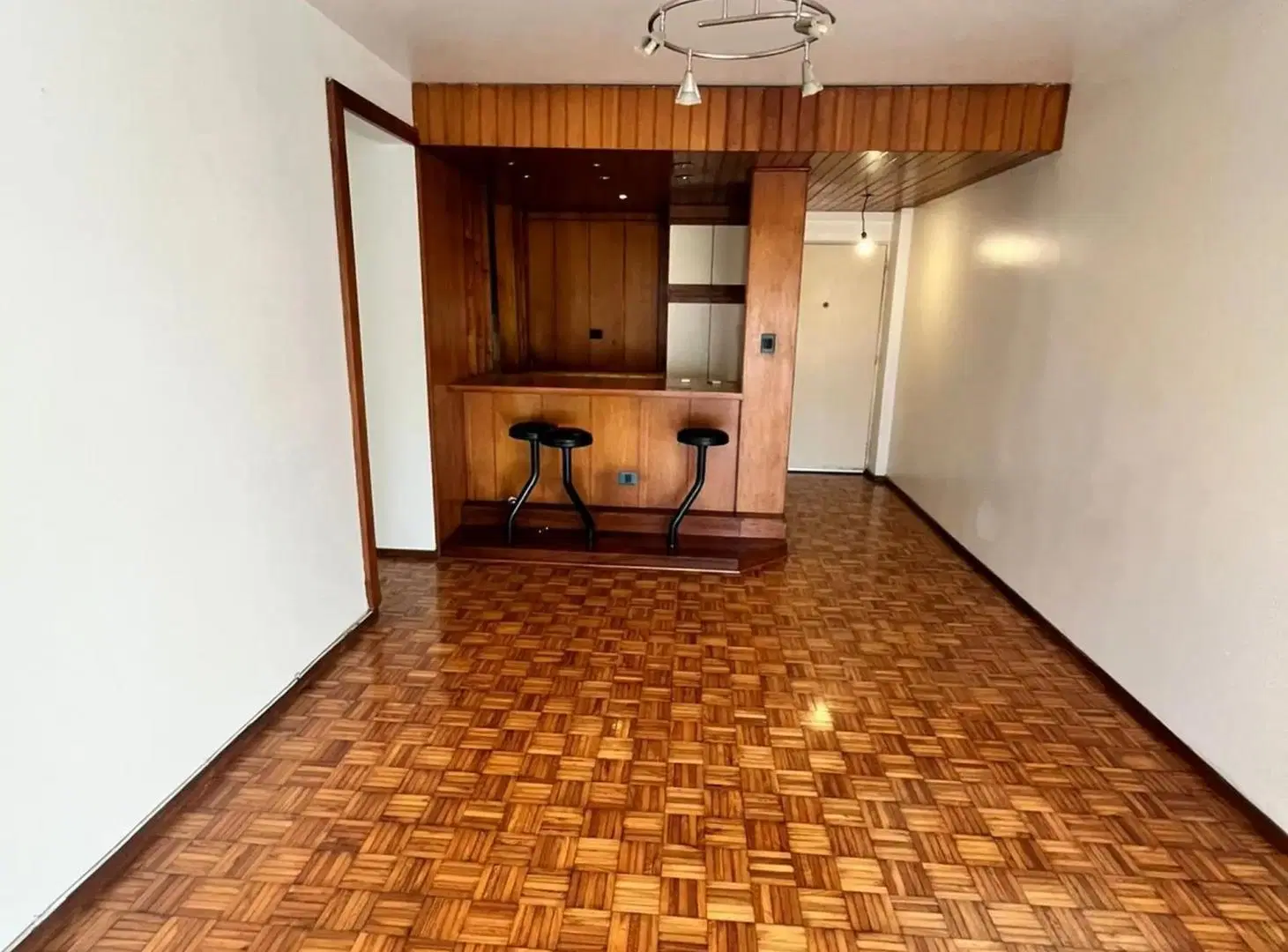 Departamento 3 ambientes contrafrente con balcon. 5
