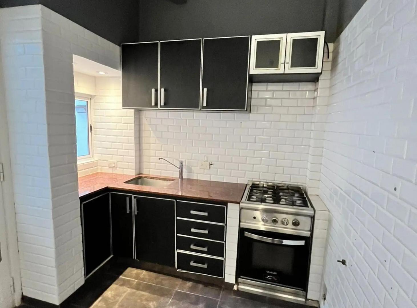 Foto de Excelente Departamento de 2 Ambientes reciclado con Gran Patio., imagen 2