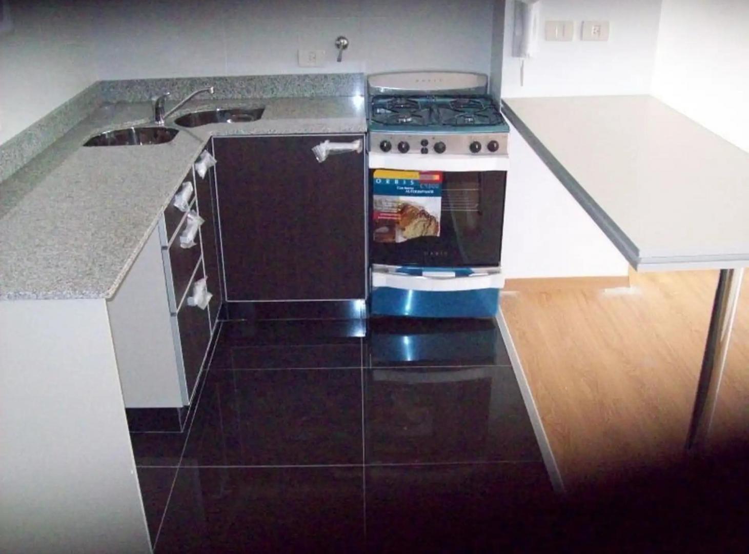 Foto de Departamento de 2 ambientes al frente con balcón en edificio de, imagen 5
