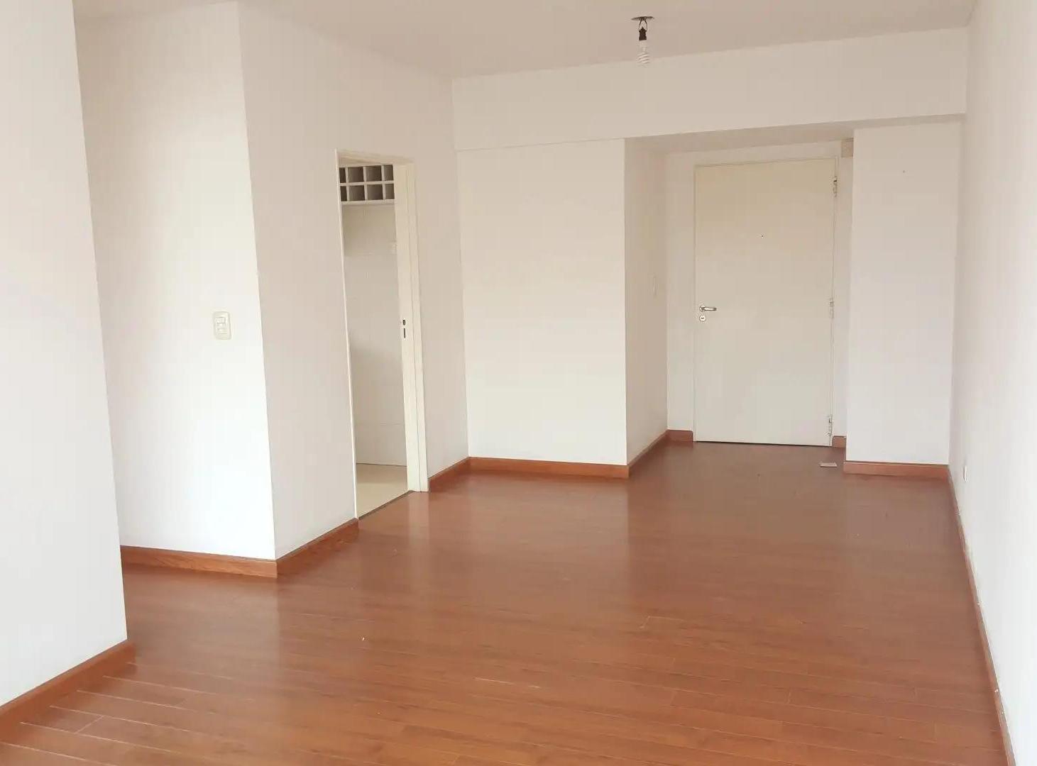 Foto de Moderno departamento de 2 ambientes al contrafrente con balcón., imagen 2