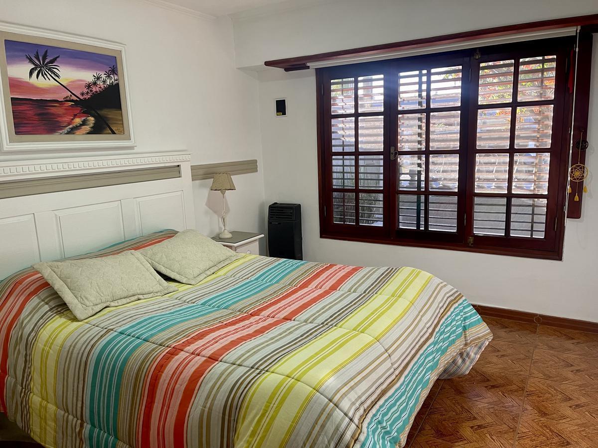 Venta Casa con 2 Habitaciones, Jardín en Lobos 1