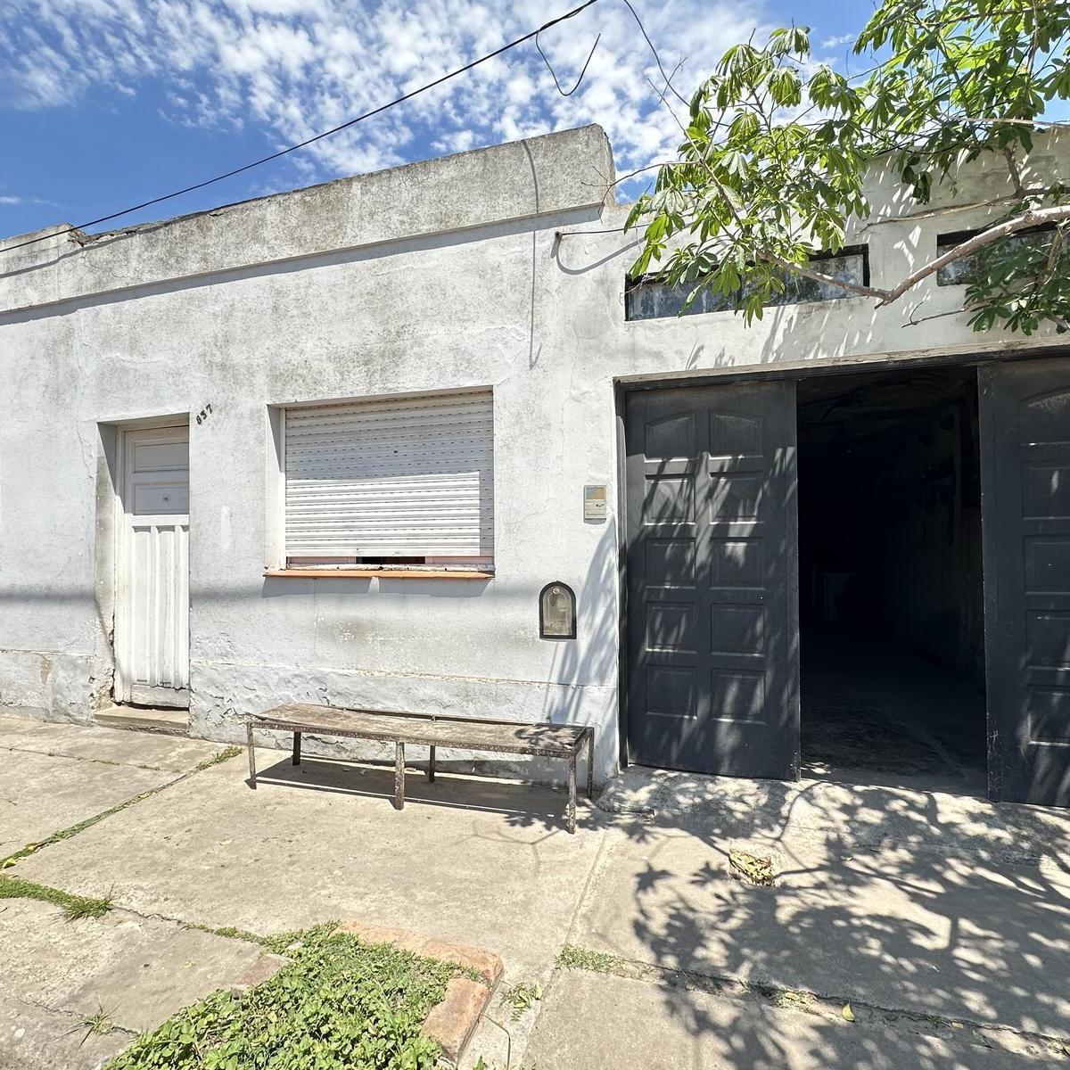 Venta  Casa con 3 habitaciones en Lobos