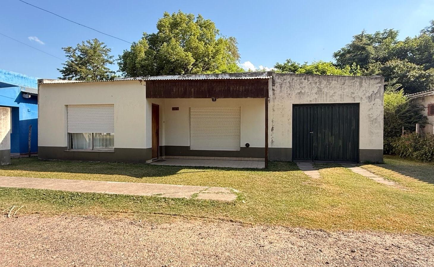 Hermosa casa en venta en el corazón del pintoresco pueblito de Salvador María, partido de Lobos