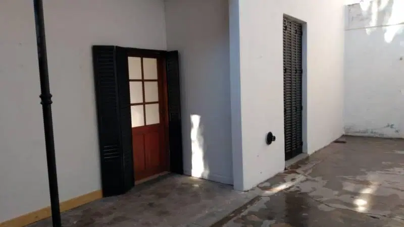 SE ALQUILA CASA CÉNTRICA EN LOBOS 4