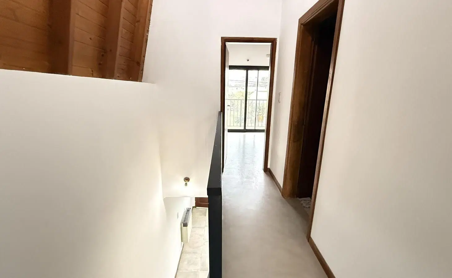 Duplex moderno y rodeado de verde que te invita a imaginar tu próxima historia. 3