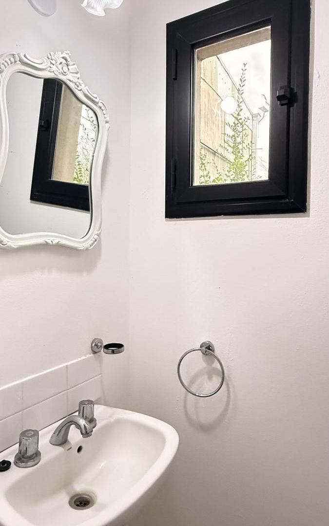 Duplex moderno y rodeado de verde que te invita a imaginar tu próxima historia.