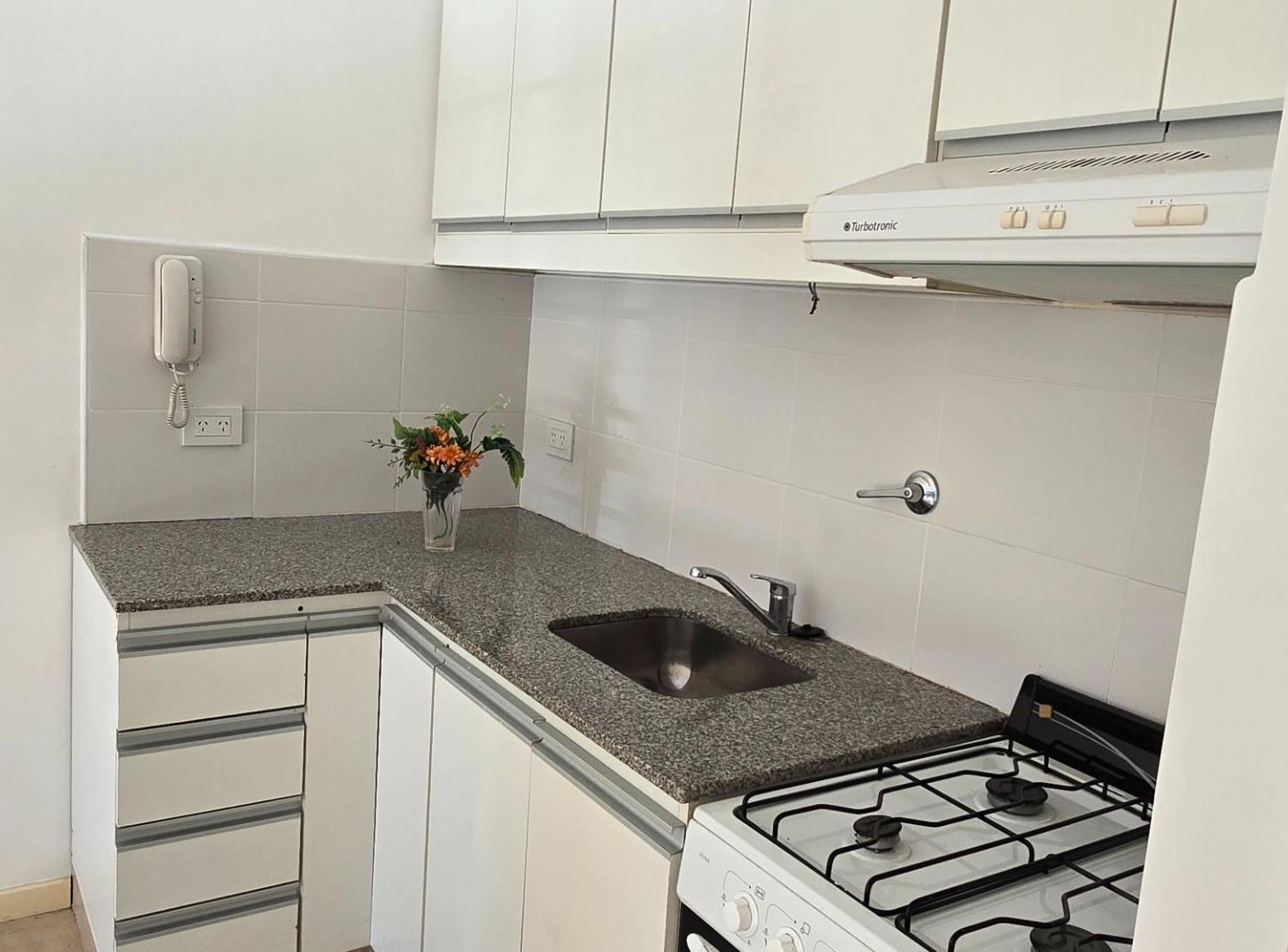 Foto de Departamento 2 ambientes c/ cochera- Venta- Castelar, imagen 1