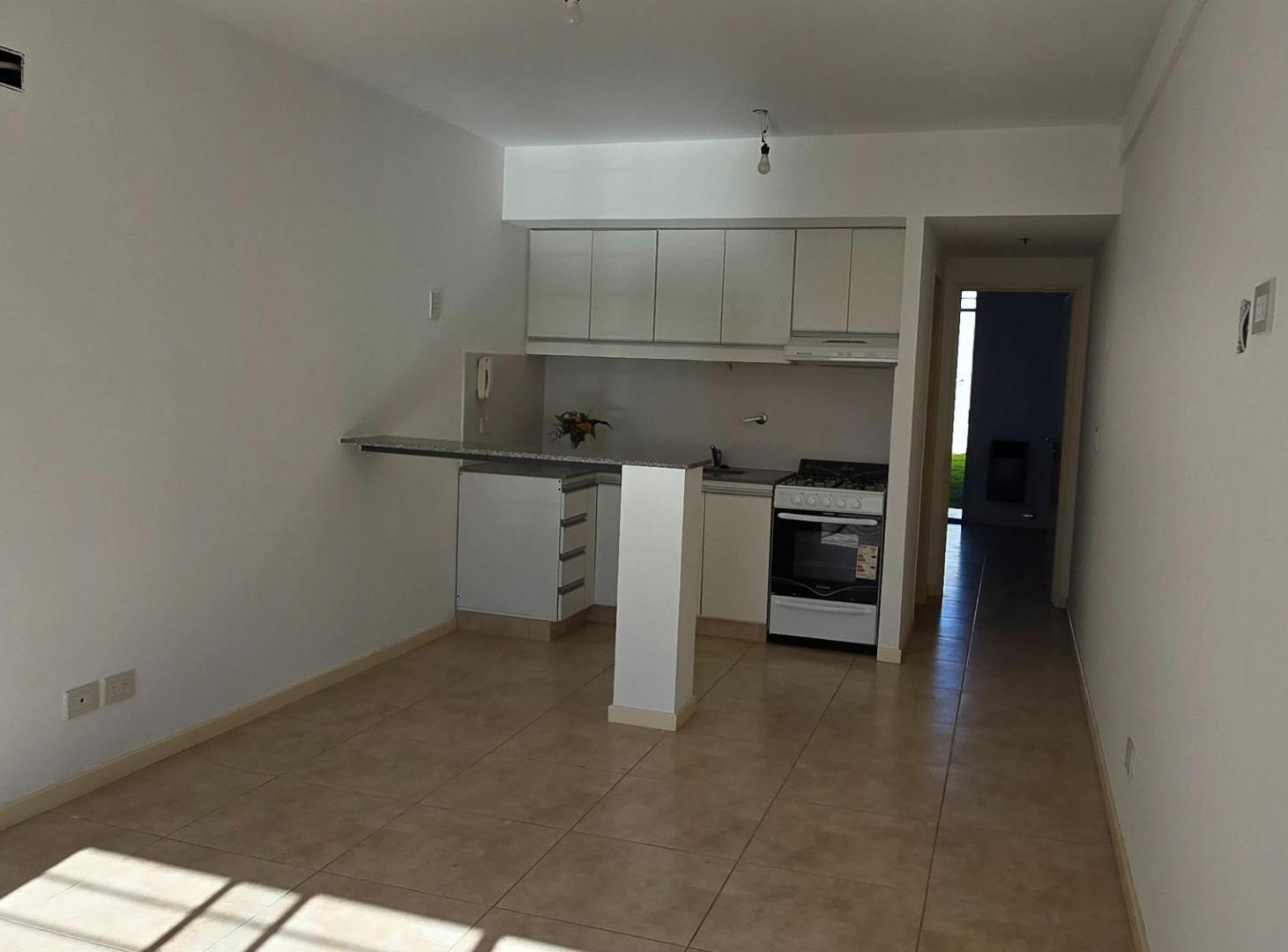 Foto de Departamento 2 ambientes c/ cochera- Venta- Castelar, imagen 5