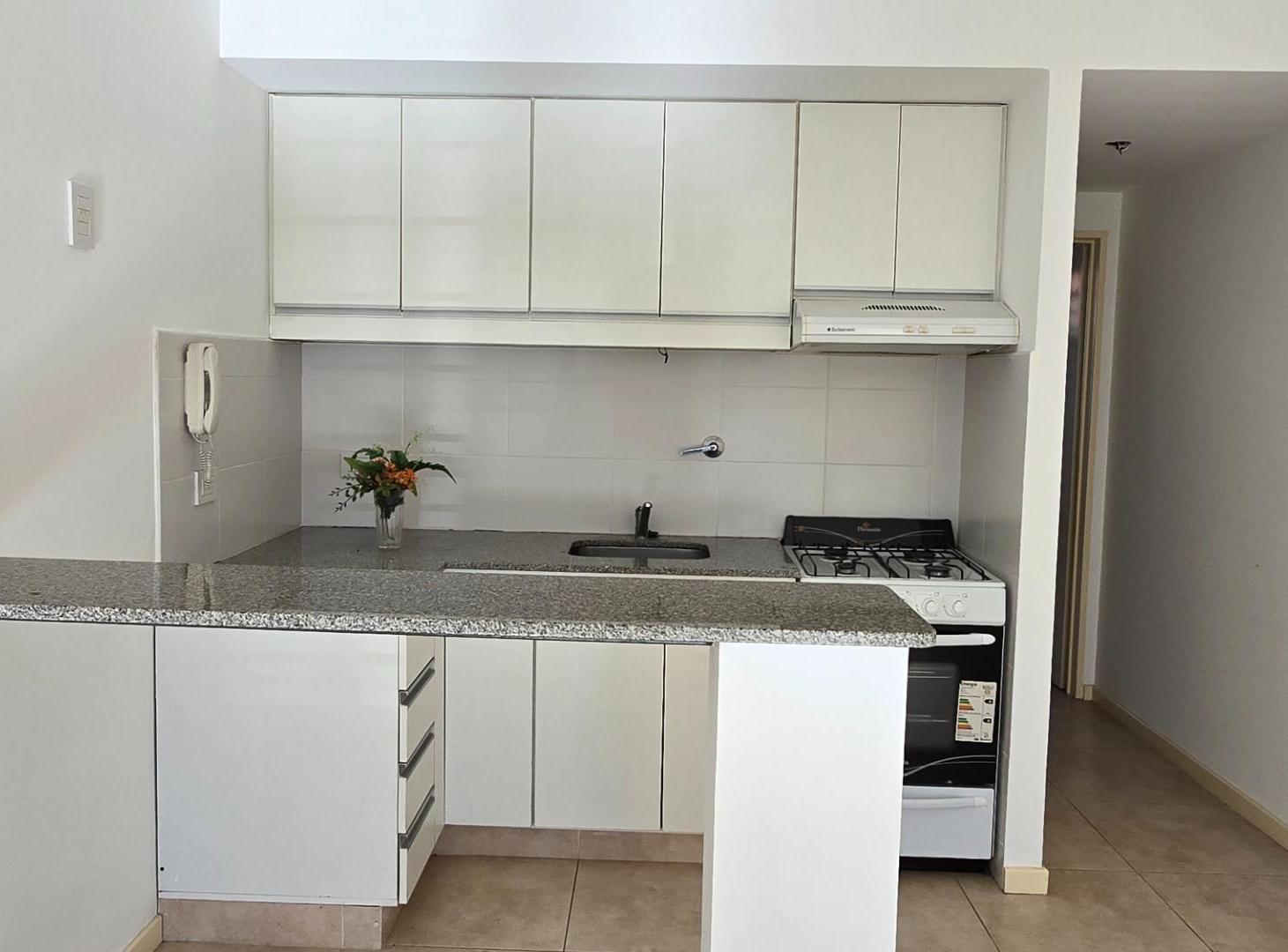 Foto de Departamento 2 ambientes c/ cochera- Venta- Castelar, imagen 3