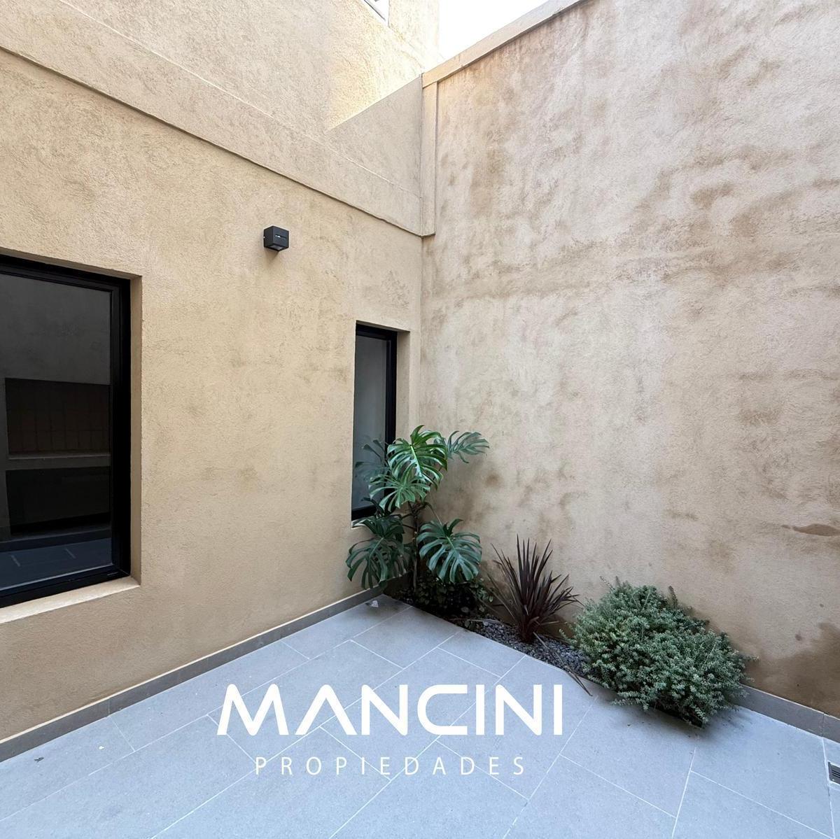PH en Venta de 2 Ambientes con Patio y Parrilla - San Martín Centro 3