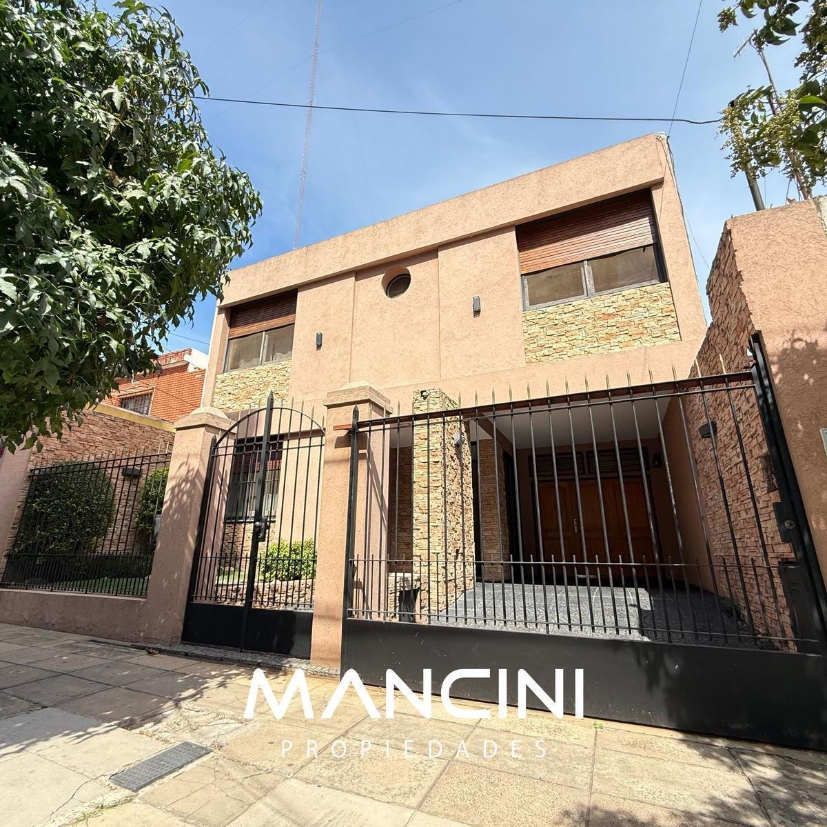 Casa en Venta de 4 Ambientes con Cochera, Piscina y Quincho - Villa Ballester 3