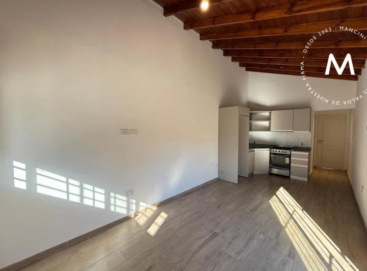 Casa en venta de 2 ambientes con patio y cochera - Villa Ballester 2