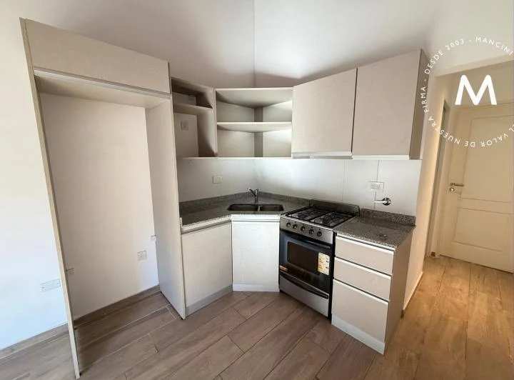 Casa en venta de 2 ambientes con patio y cochera - Villa Ballester 3