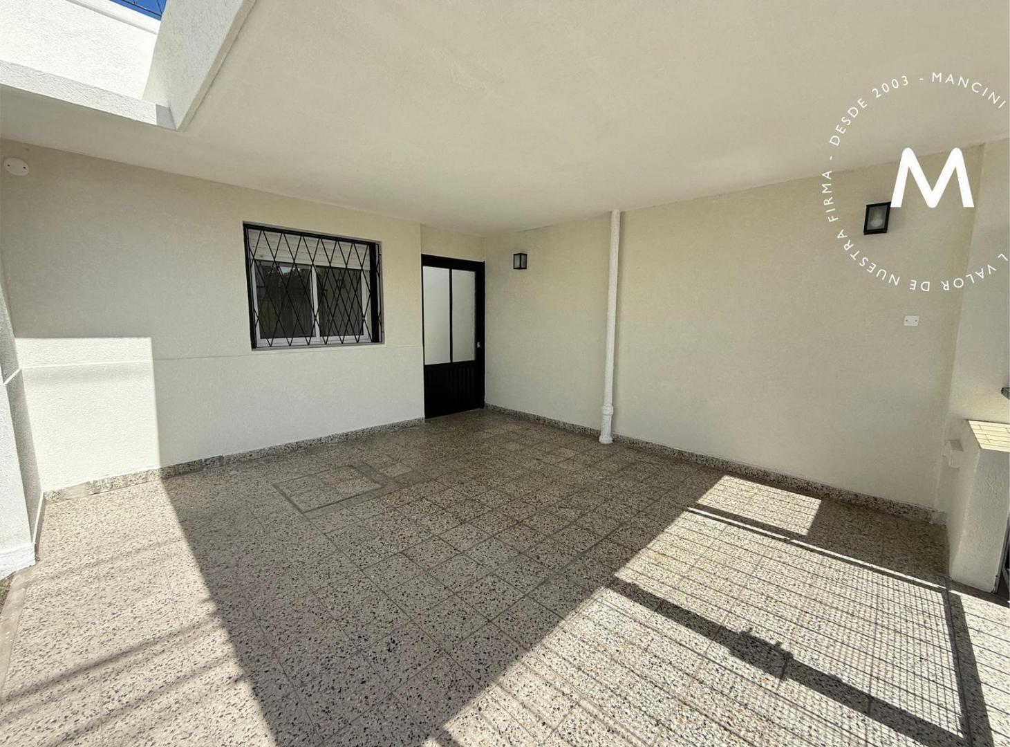 Foto de APTO CRÉDITO - Casa en venta de 4 ambientes con fondo libre - Chilavert, imagen 2
