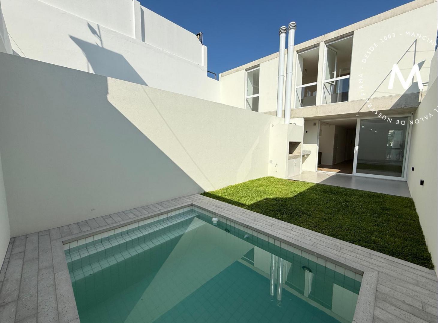 Duplex en venta de 4 ambientes con cochera, piscina y parrilla - Villa Ballester