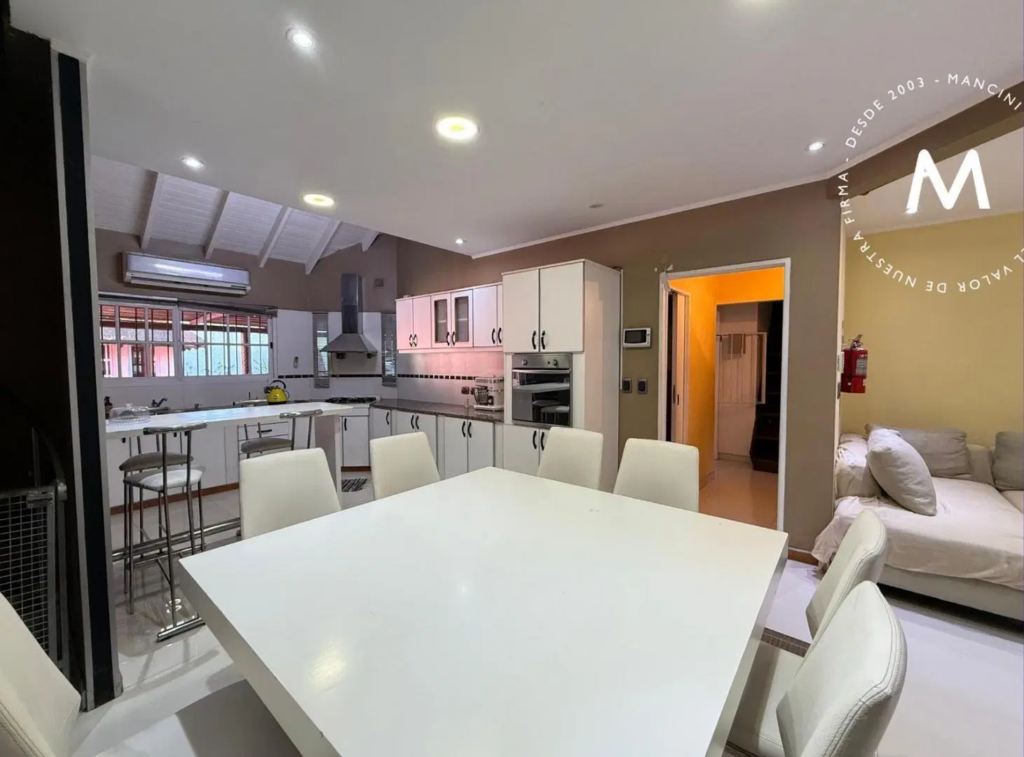 APTO CRÉDITO - Casa en venta de 4 ambientes con cochera, quincho y piscina - Victoria 4