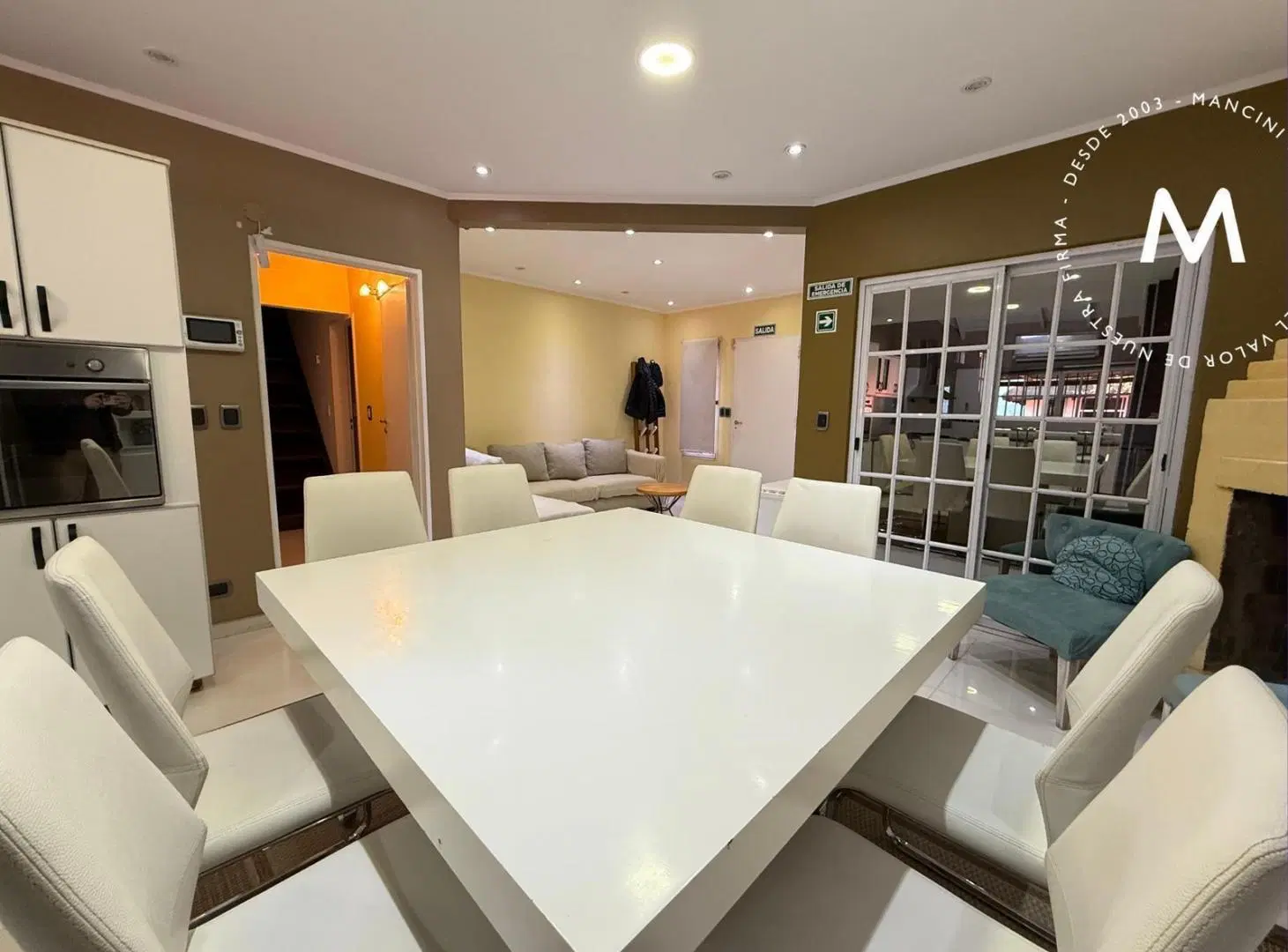 APTO CRÉDITO - Casa en venta de 4 ambientes con cochera, quincho y piscina - Victoria 2
