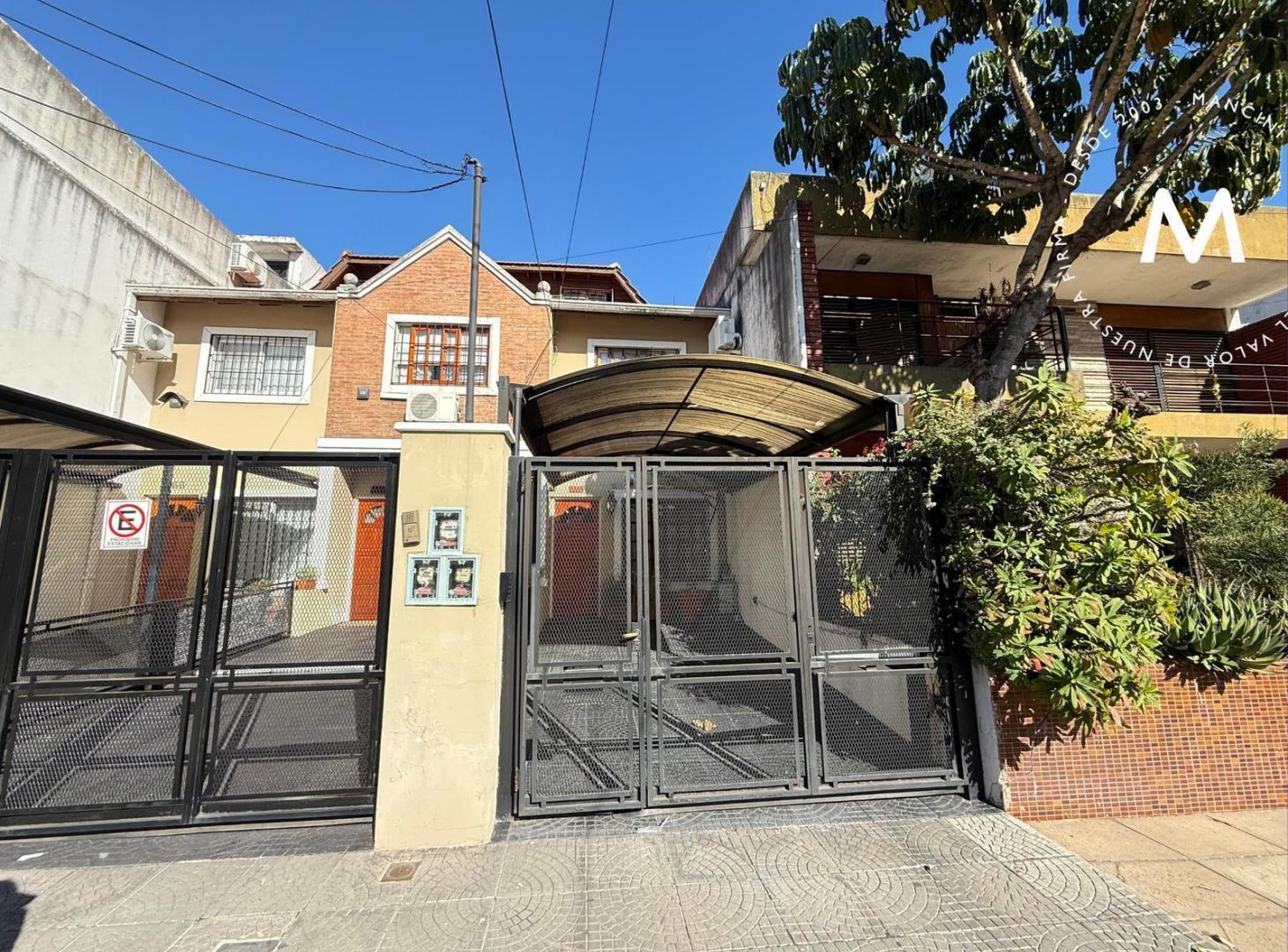 APTO CREDITO - PH en venta de 4 ambientes con cochera, jardín y parrilla - Villa Ballester Centro