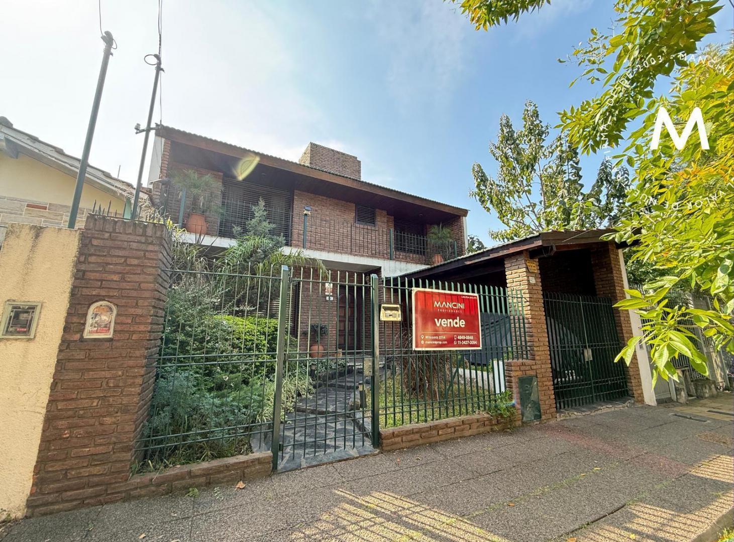 APTO CRÉDITO - Casa en venta de 5 ambientes con cochera - Villa Ballester