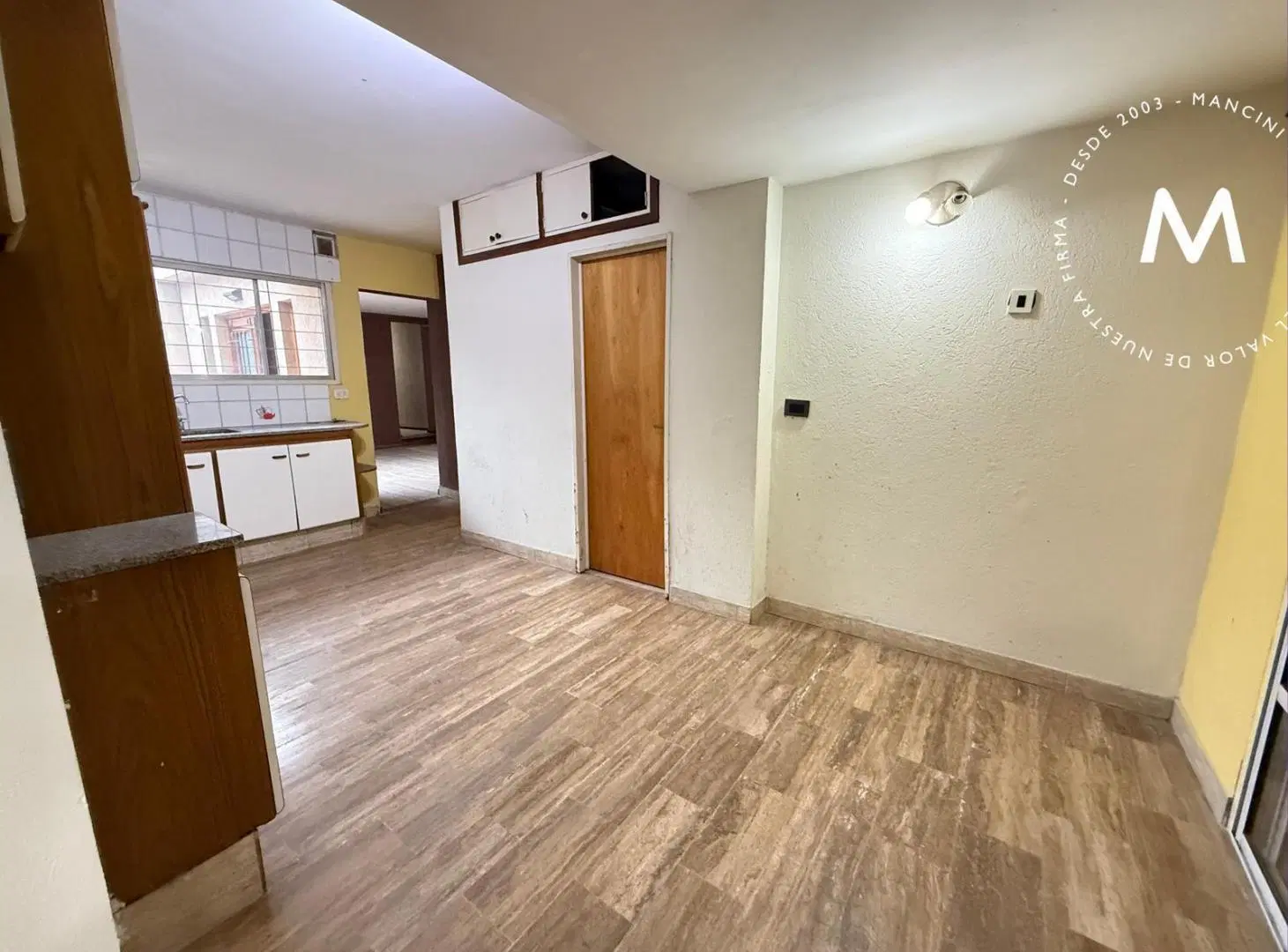 Casa multifamiliar en venta de 4 ambientes con patio y cochera - José León Suarez 5