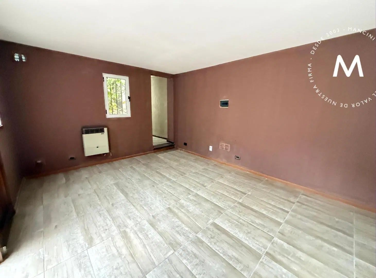 Casa multifamiliar en venta de 4 ambientes con patio y cochera - José León Suarez 4