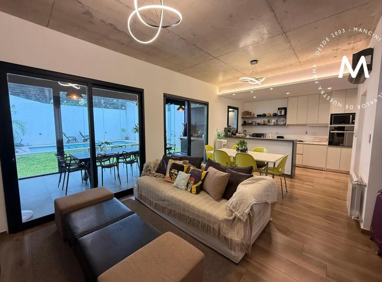 APTO CRÉDITO - Casa de 4 ambientes con cocheras, galería y piscina - Villa Ballester 3