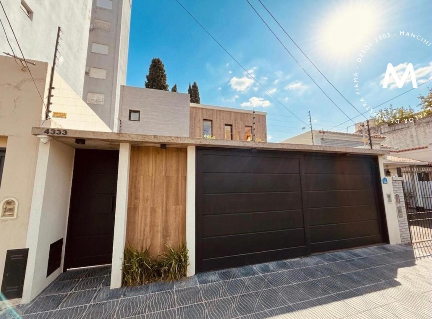APTO CRÉDITO - Casa de 4 ambientes con cocheras, galería y piscina - Villa Ballester